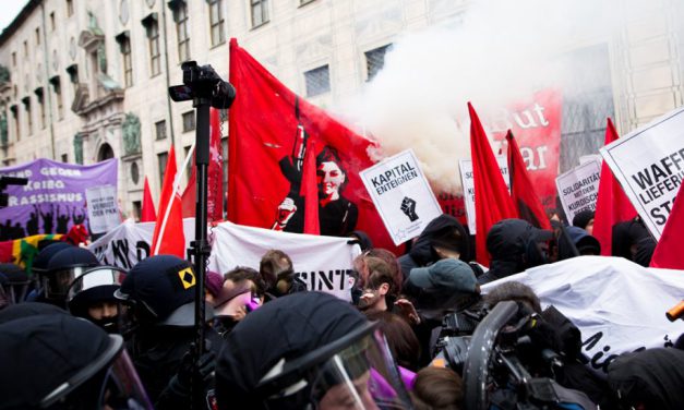 Proteste gegen die NATO Kriegskonferenz in München