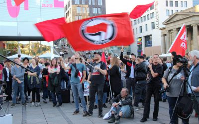 Kundgebung und Spontandemo am Abend der Bayernwahl in Stuttgart
