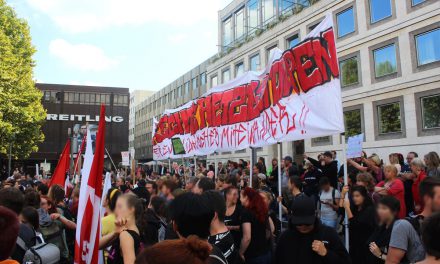 Protest gegen “Demo für Alle” Bus in Stuttgart