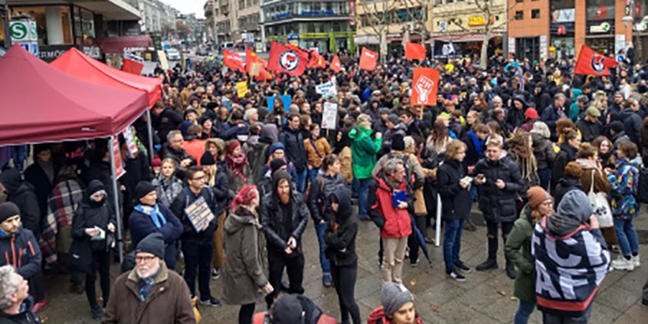 Proteste gegen AfD Aufmarsch in der Stuttgarter Innenstadt