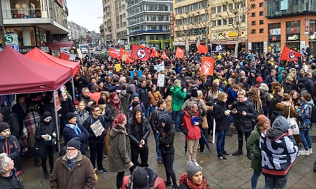 Proteste gegen AfD Aufmarsch in der Stuttgarter Innenstadt