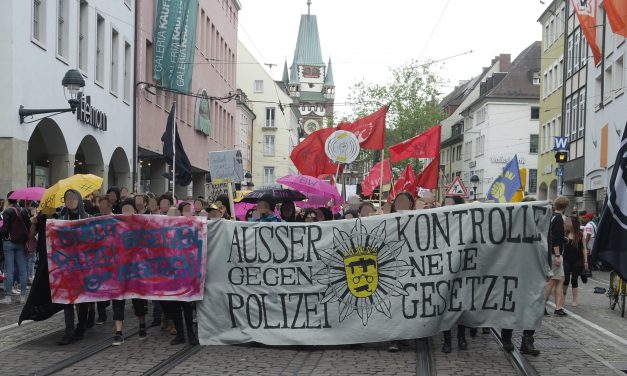 450 Menschen demonstrieren in Freiburg gegen das neue Polizeigesetz in BaWü