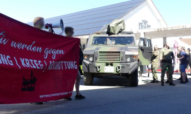 Gegen Bundeswehr und Krieg auf der Jobmesse „starter“ in Rottweil