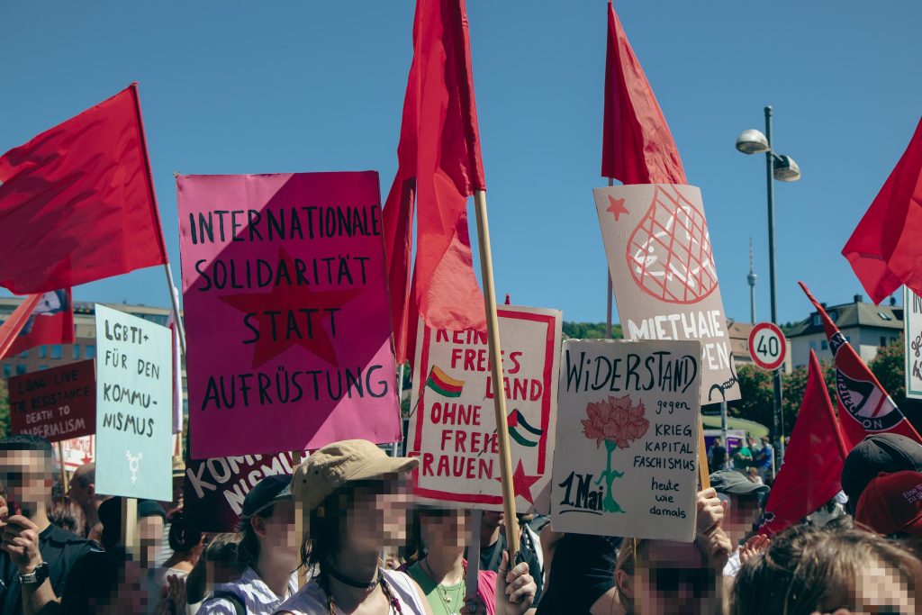 Hoch die internationale Solidarität - Revolutionäre 1. Mai Demonstration in Stuttgart