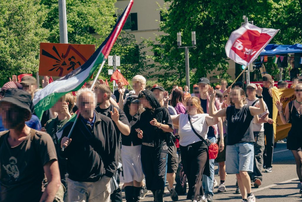 Gewerkschaftler:innen auf der Demo - Revolutionäre 1. Mai Demonstration in Stuttgart