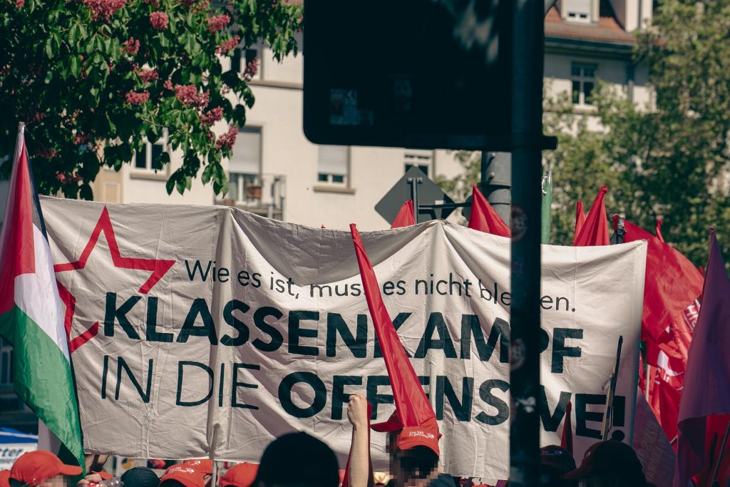 Klassenkampf in die Offensive - Revolutionäre 1. Mai Demonstration in Stuttgart